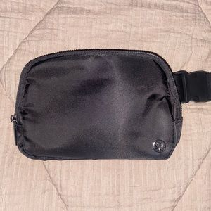 NEW Lululemon Everywhere Belt Bag